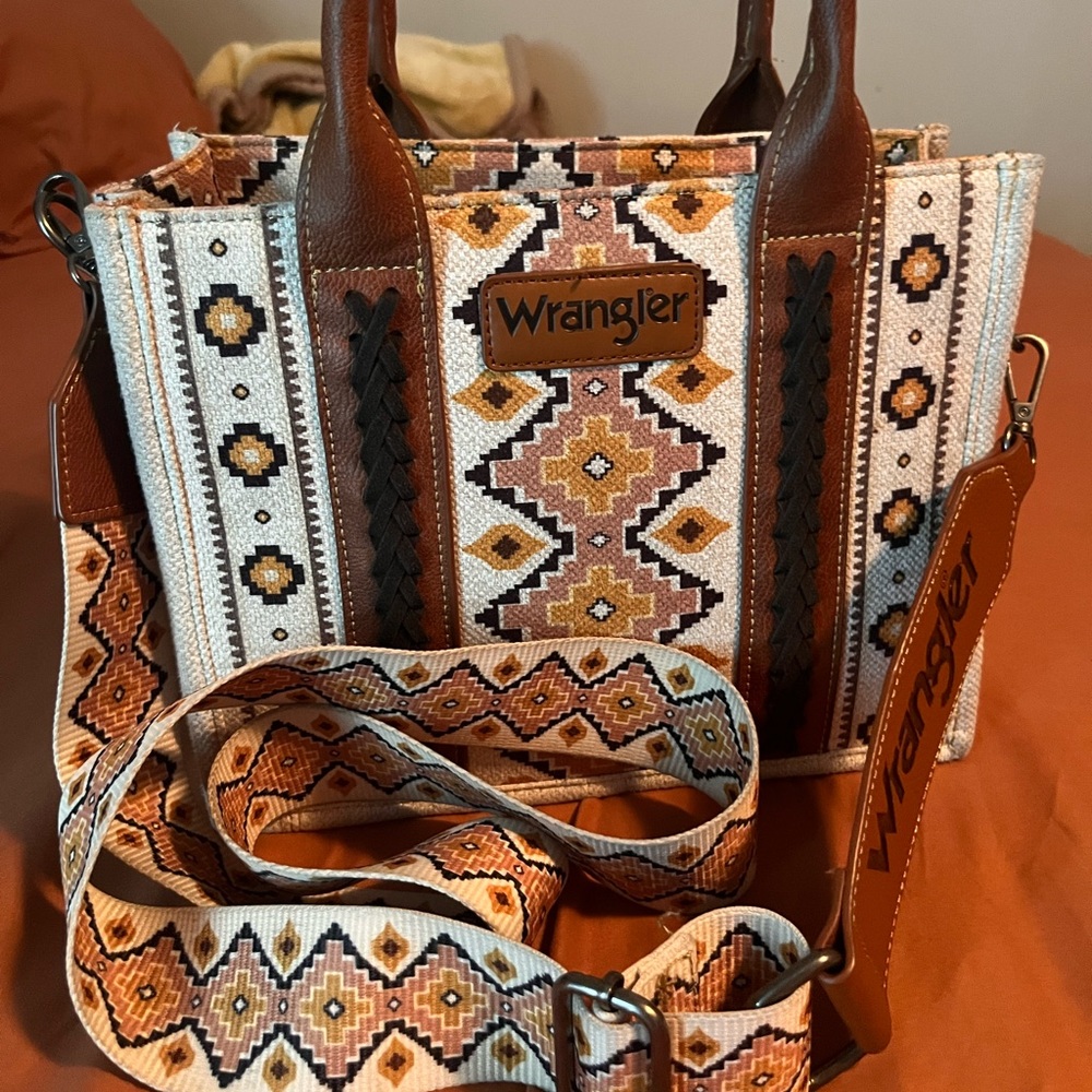 Wrangler Body Canvas Mini Tote In Coffee